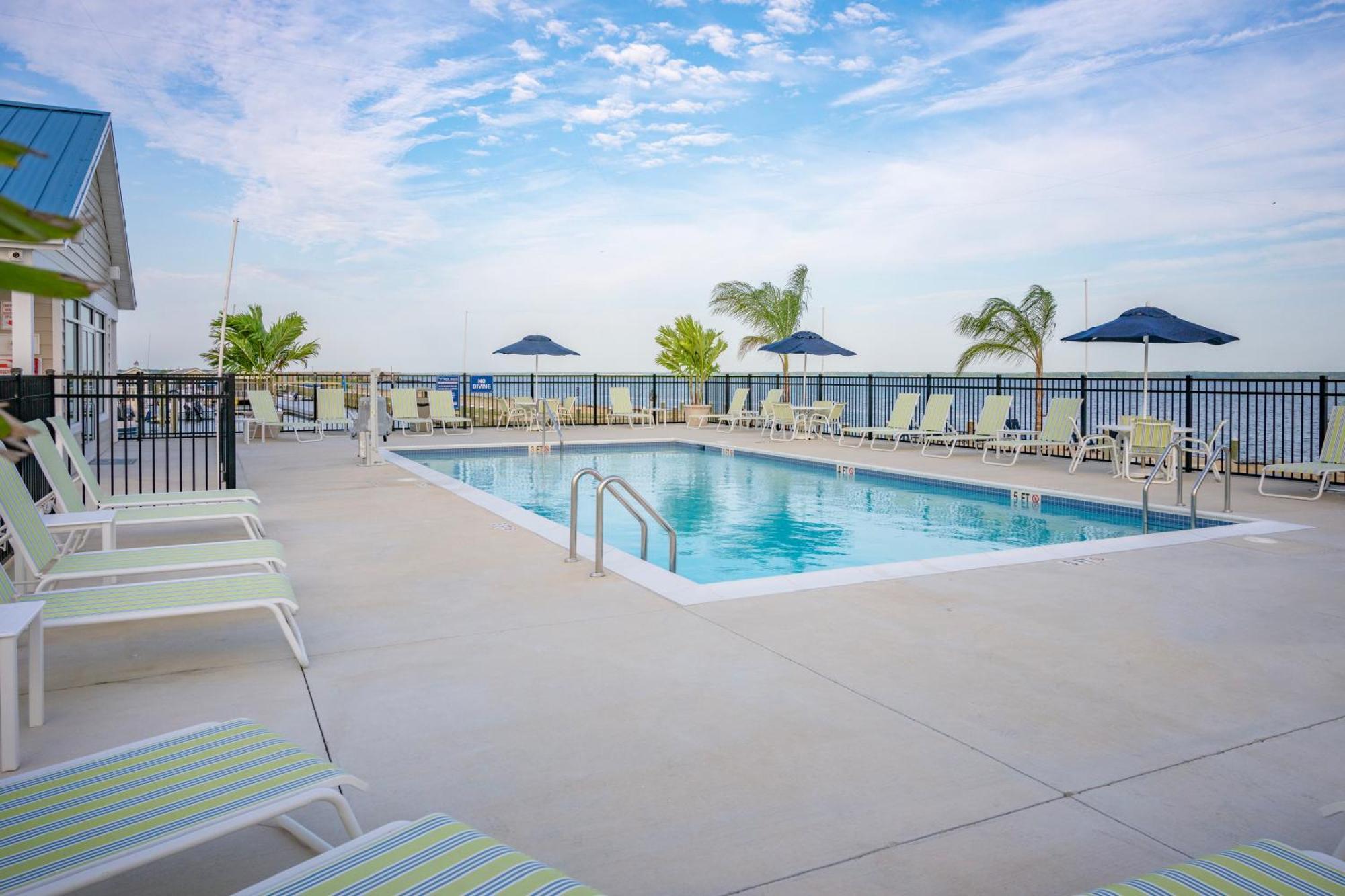 Blufin Bungalows & Marina Chincoteague Buitenkant foto